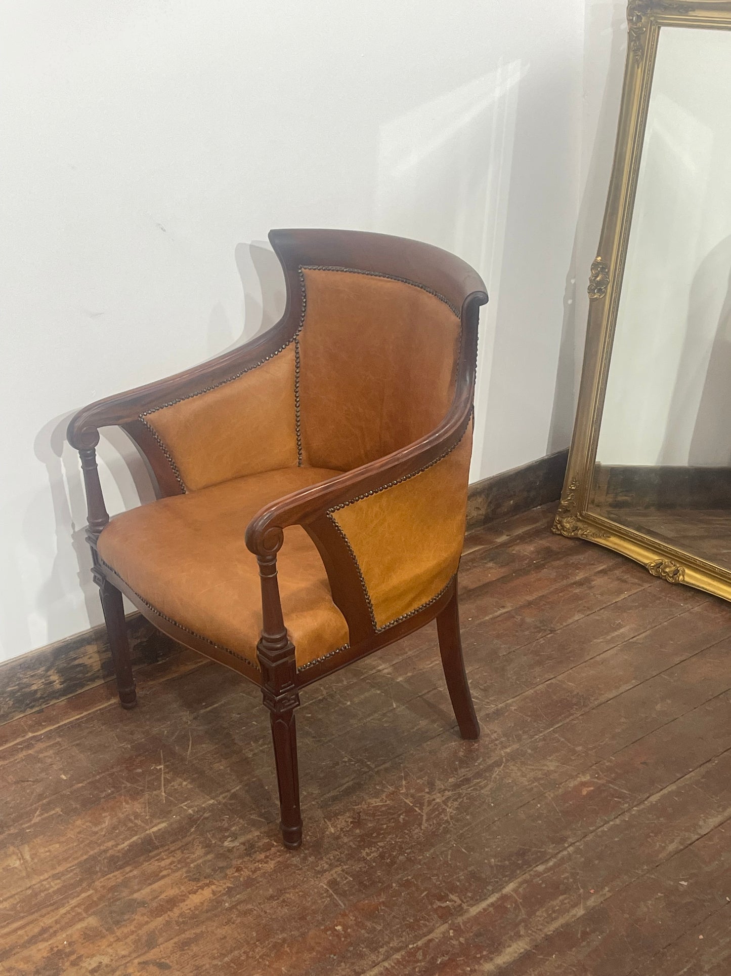 Tan Leather Armchair Traditional Carver Chair Dark Wood Studded Lounge Chair