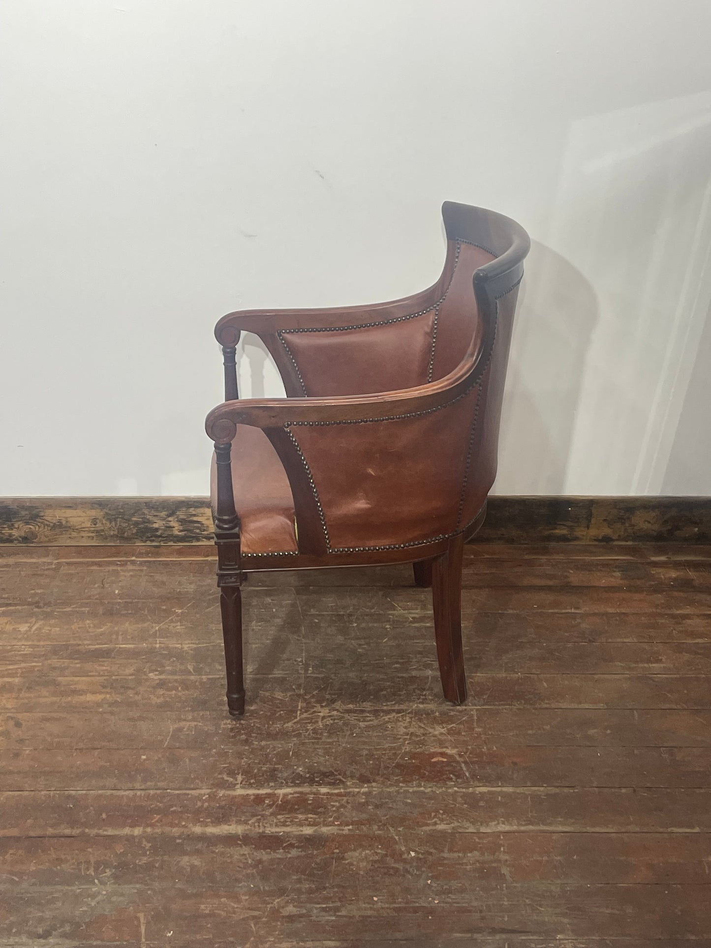 Tan Leather Armchair Traditional Carver Chair Dark Wood Studded Lounge Chair