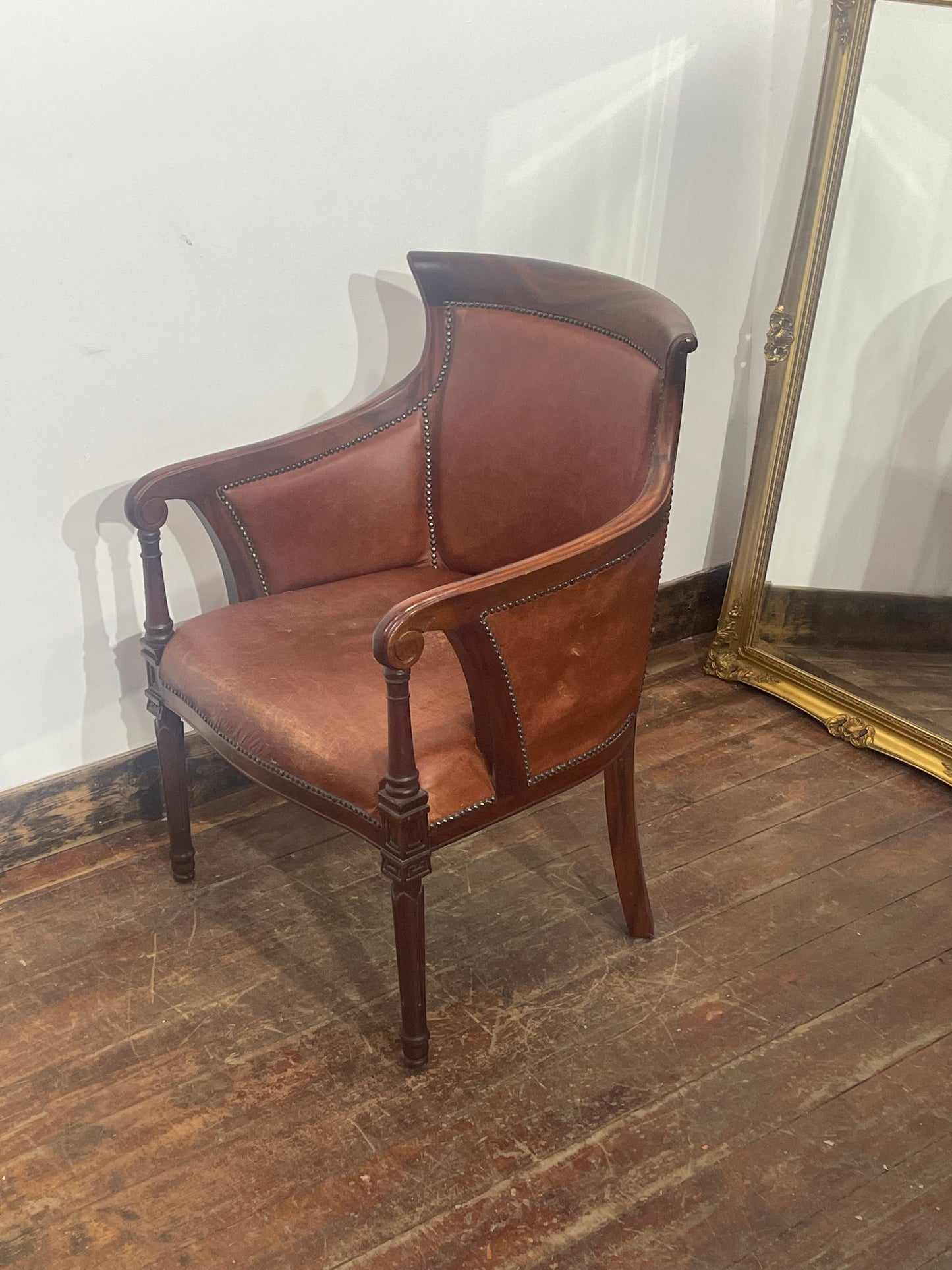 Tan Leather Armchair Traditional Carver Chair Dark Wood Studded Lounge Chair