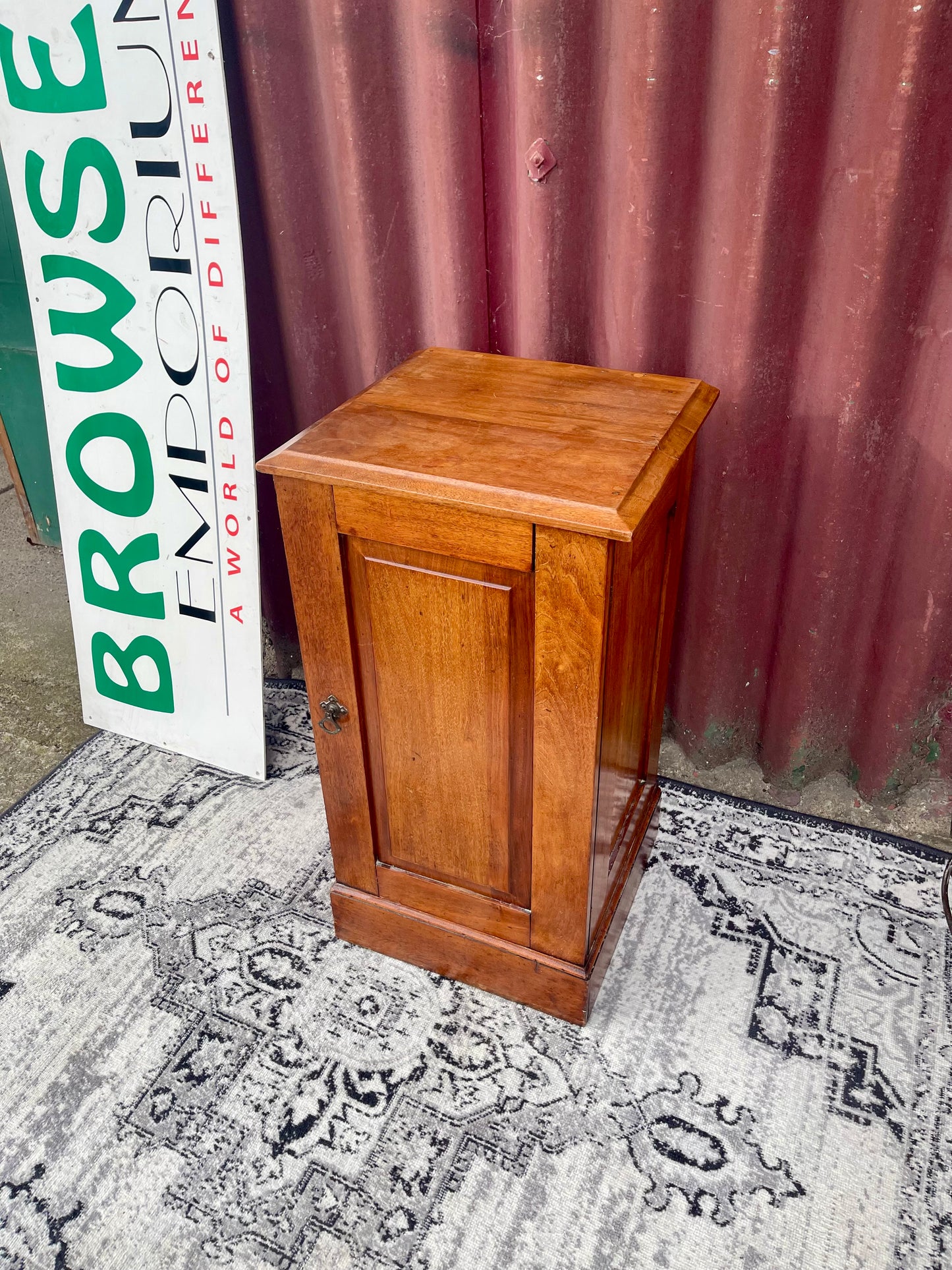 Antique Edwardian Oak Bedside Cabinet / Pot Cupboard – Circa 1900