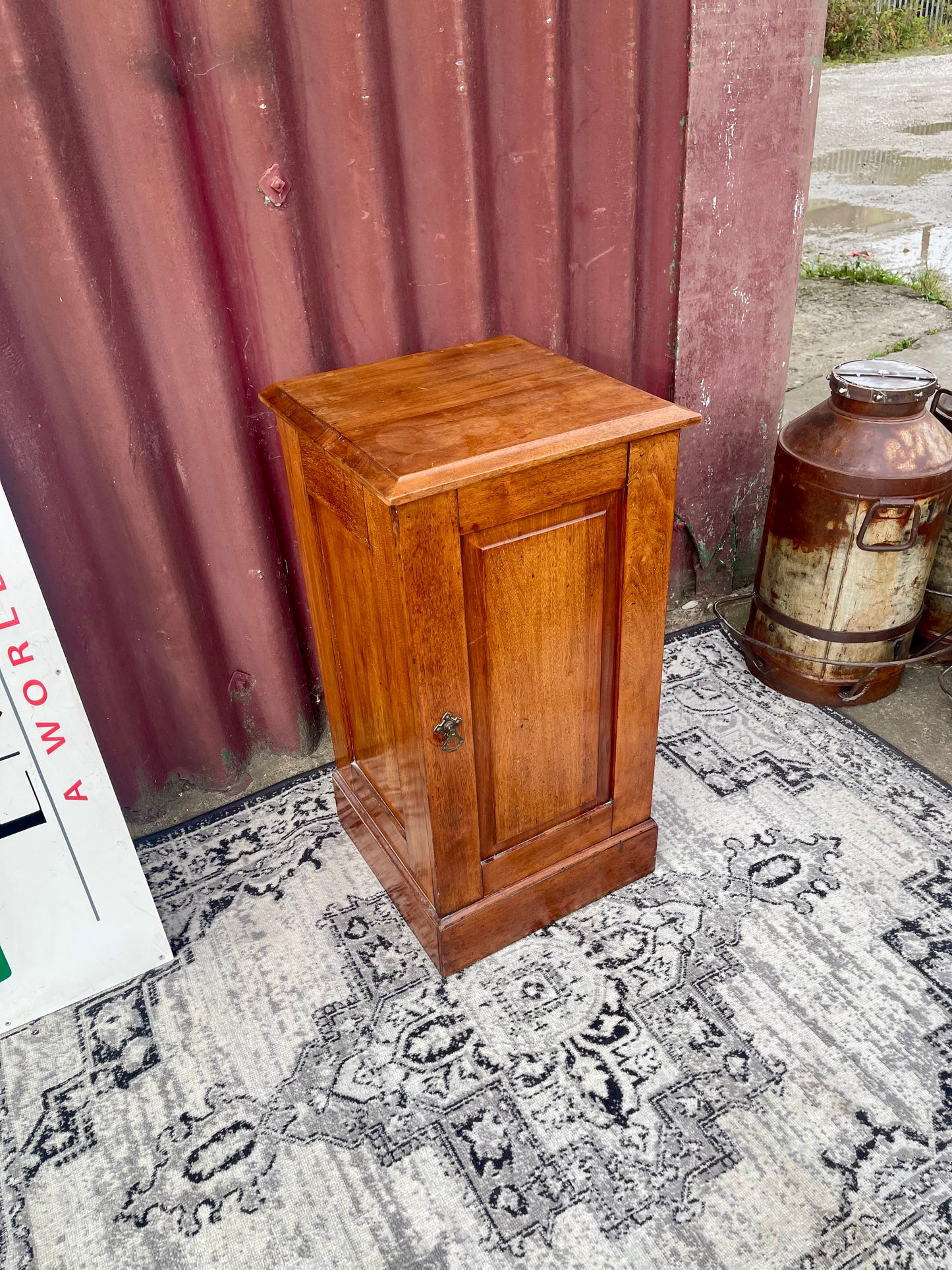 Antique Edwardian Oak Bedside Cabinet / Pot Cupboard – Circa 1900