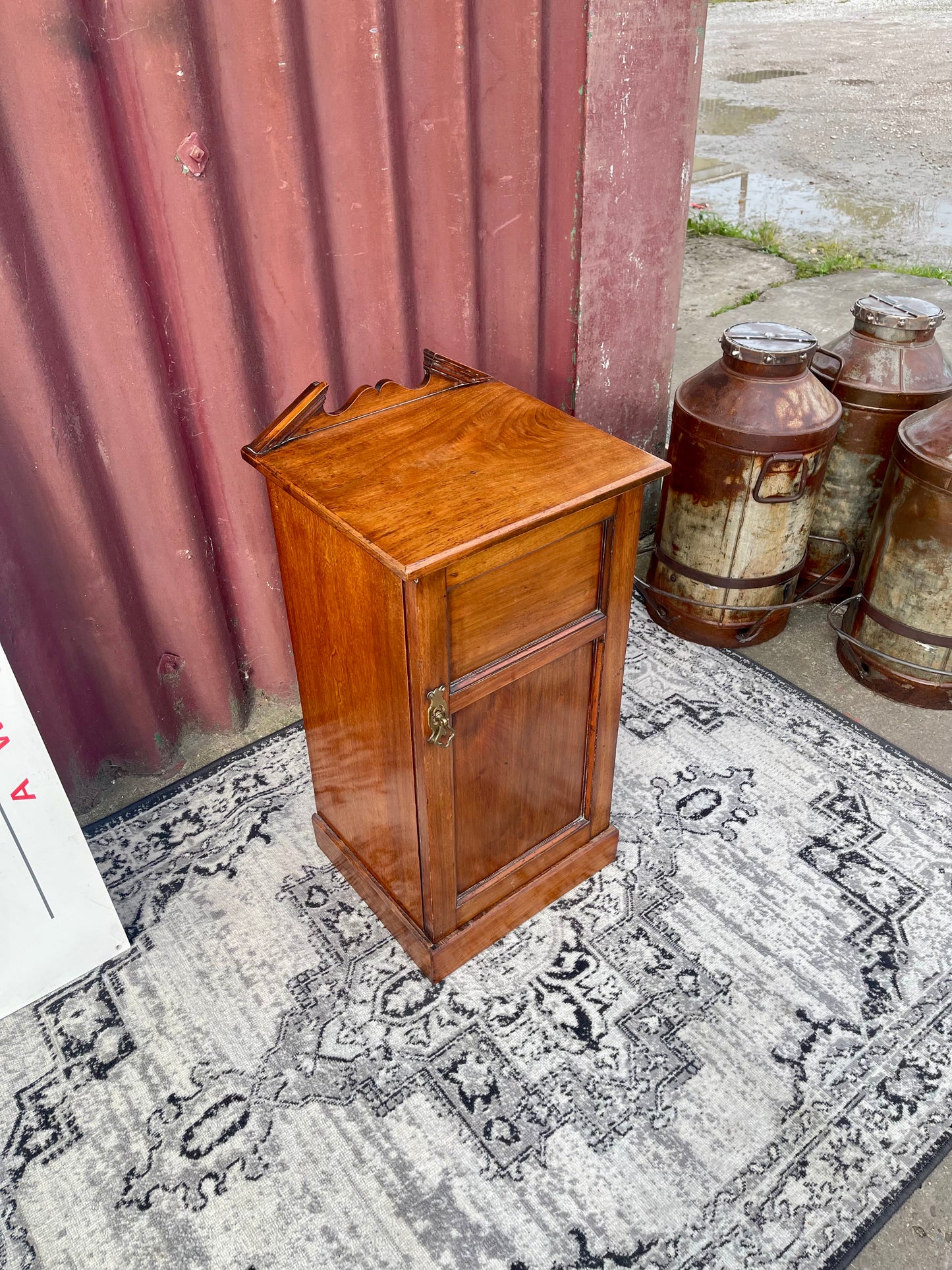 Antique Edwardian Oak Bedside Cabinet Pot Cupboard c.1900 Carved Gallery