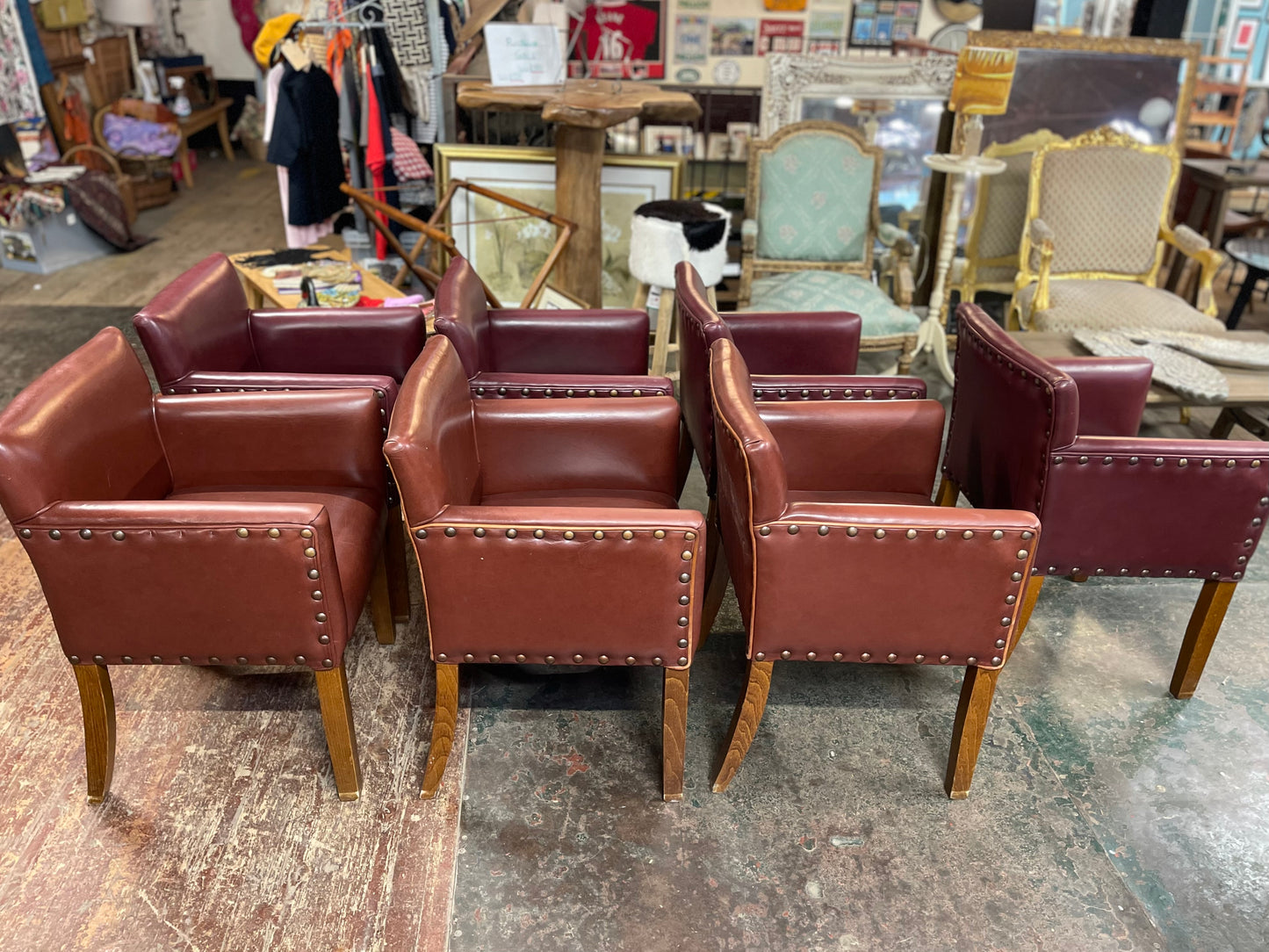 Set of 7 leather-effect tub chairs in two shades of red