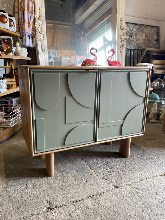 Stylish cabinet with geometric door design