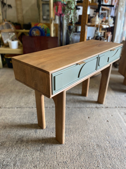 Stylish console table with geometric drawer design