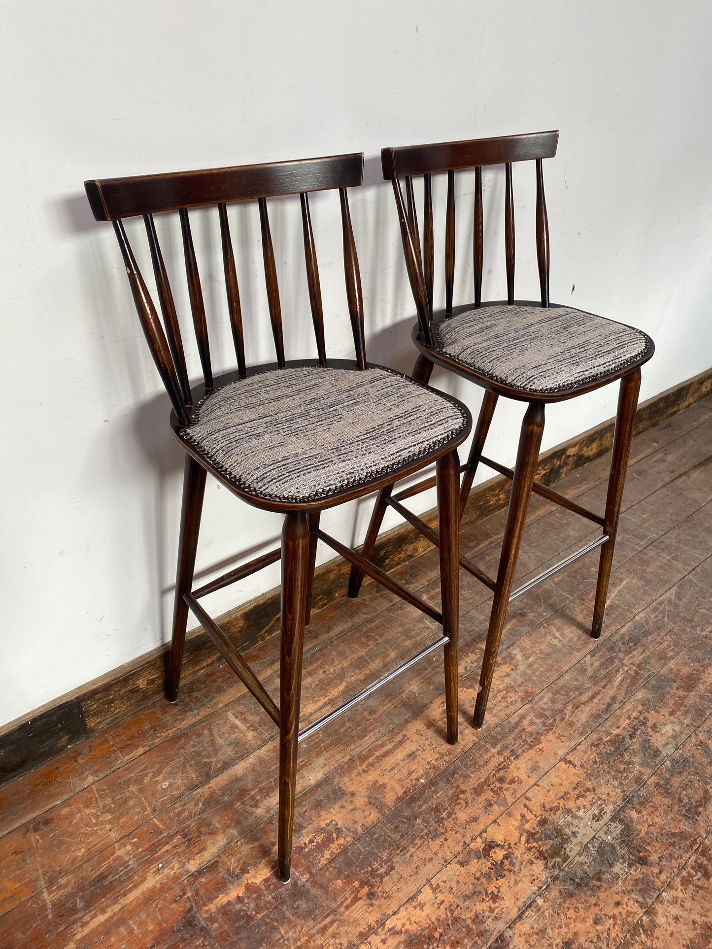 Set of 6 x retro style wooden bar stools