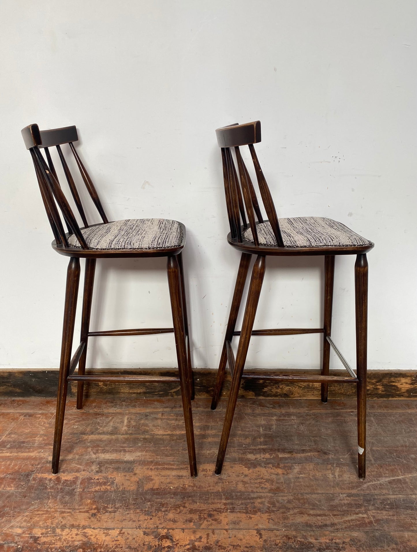 Set of 6 x retro style wooden bar stools