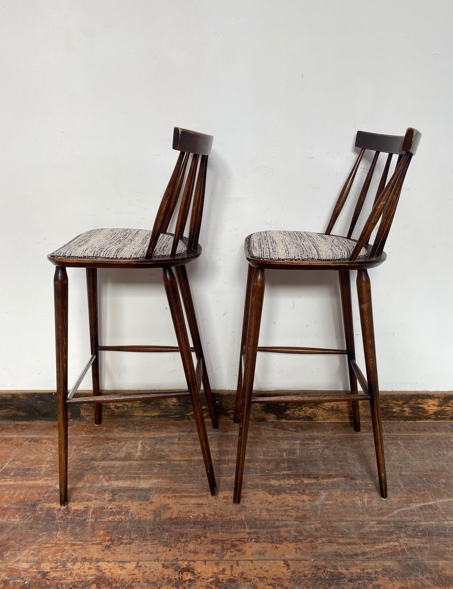 Set of 6 x retro style wooden bar stools