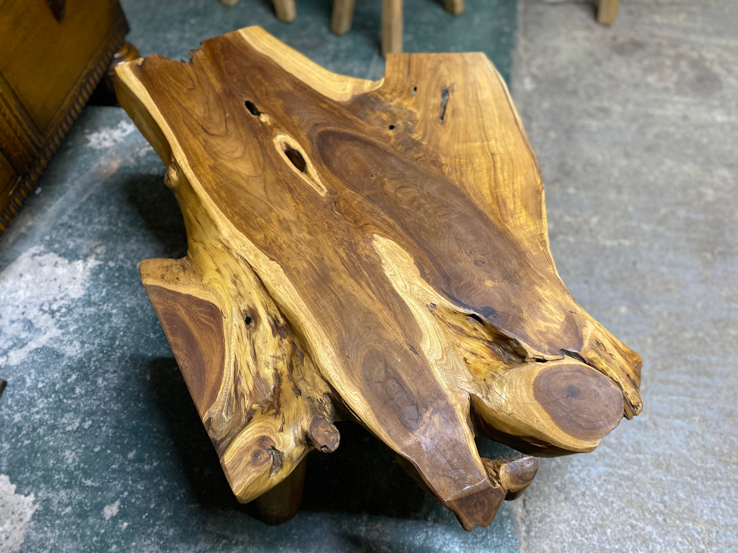 Root wood coffee table with 4 legs