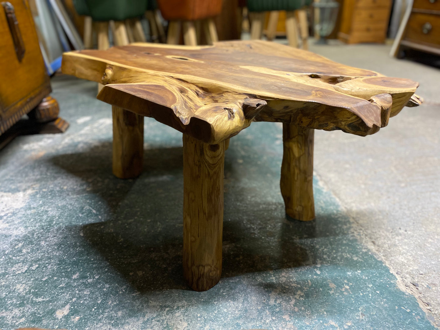 Root wood coffee table with 4 legs