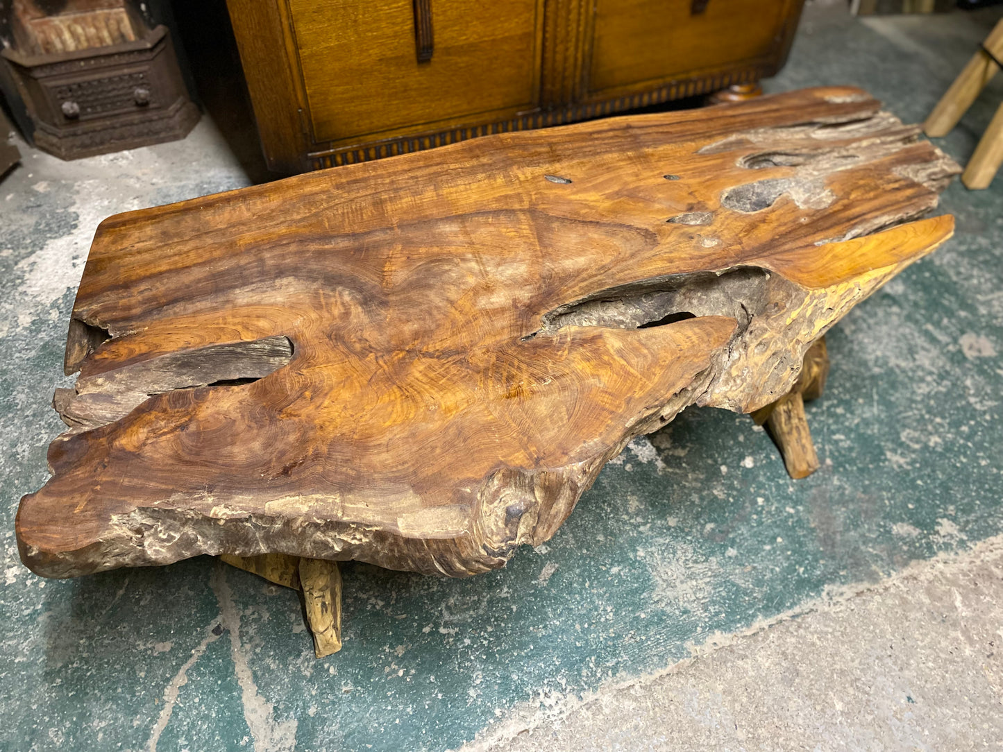 Root wood coffee table (2 legs)