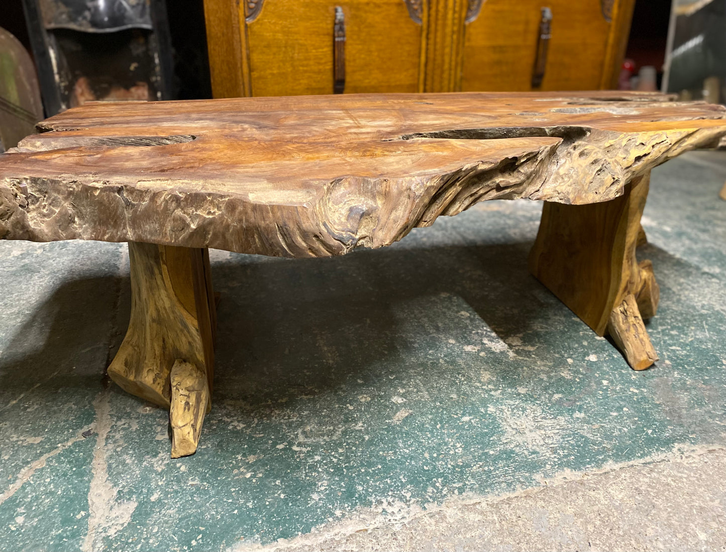 Root wood coffee table (2 legs)