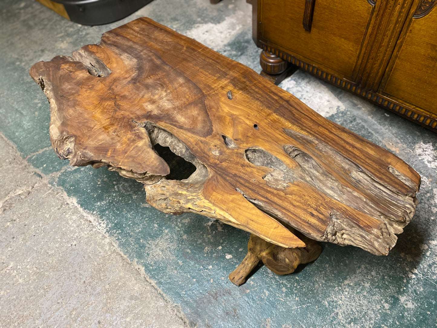 Root wood coffee table (2 legs)