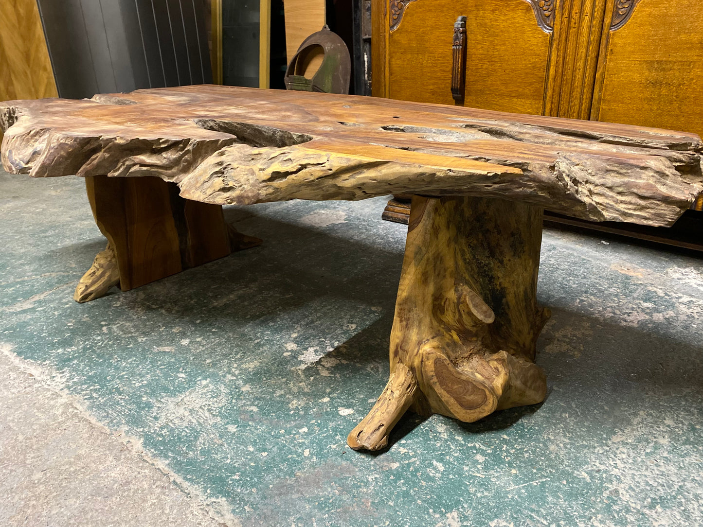 Root wood coffee table (2 legs)