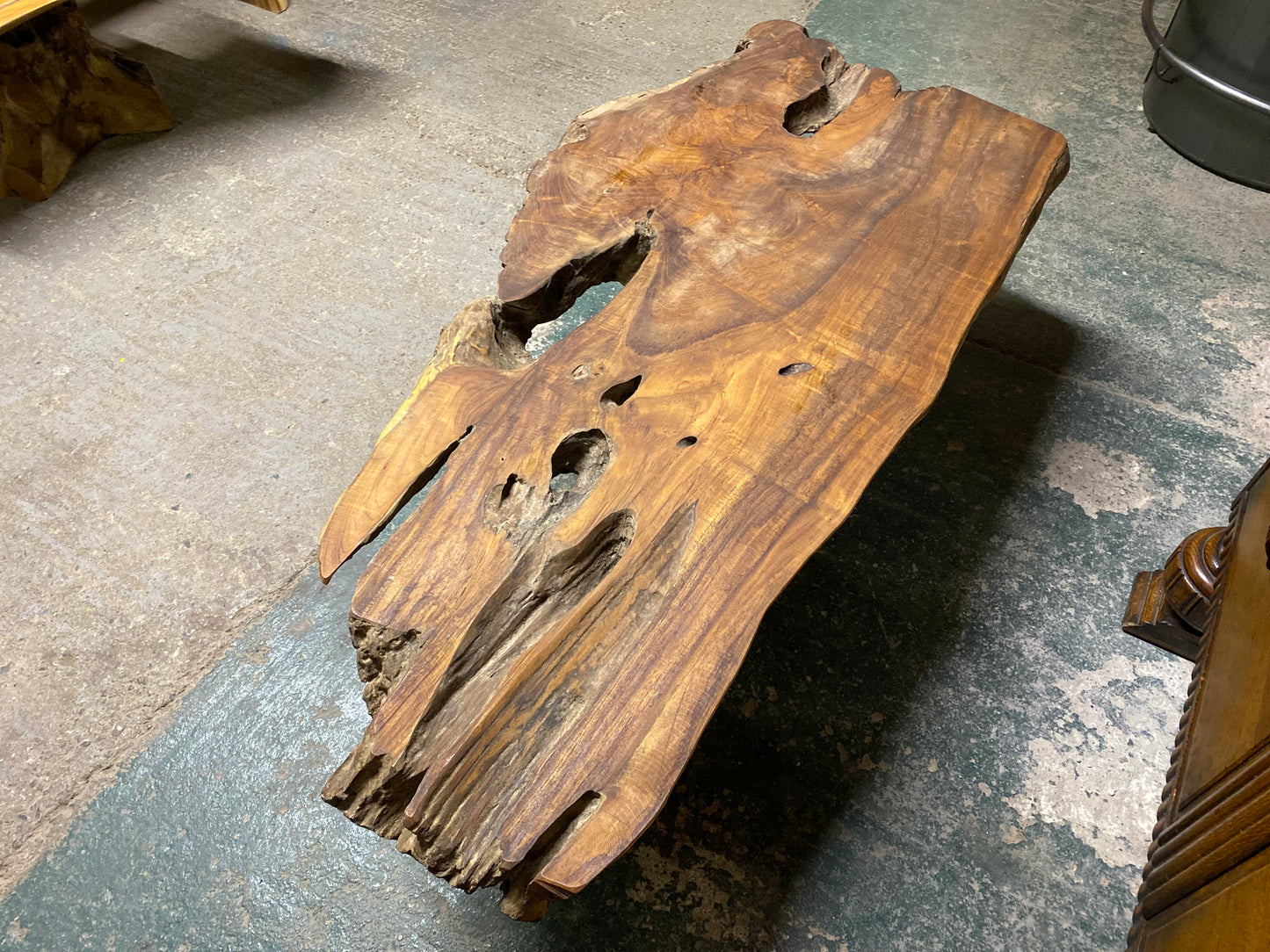 Root wood coffee table (2 legs)