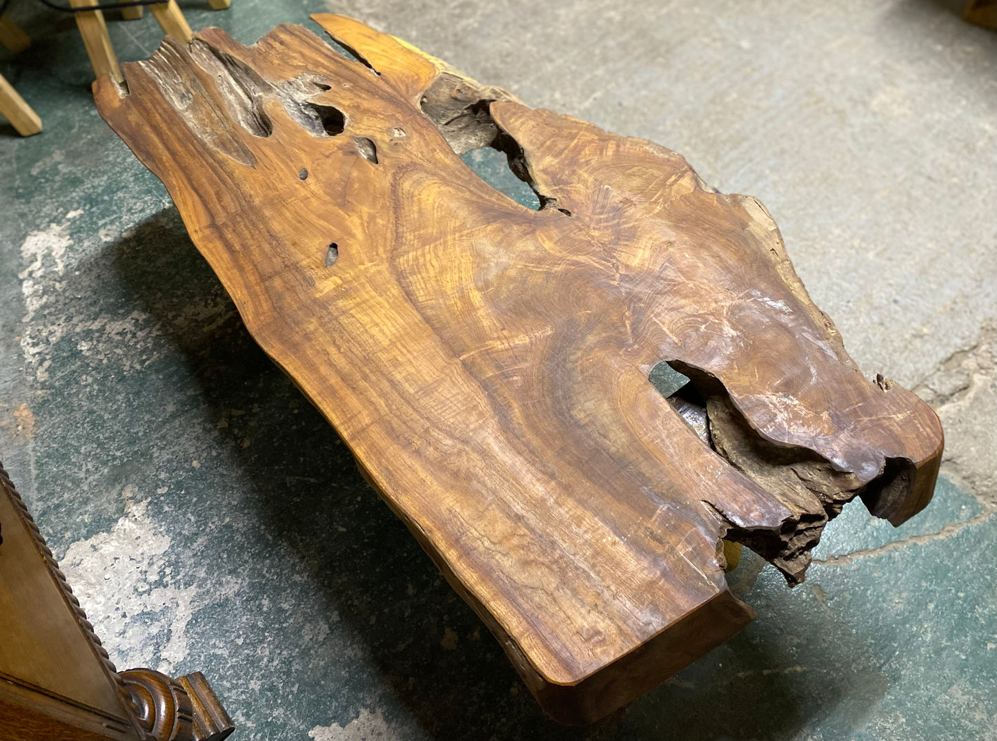 Root wood coffee table (2 legs)