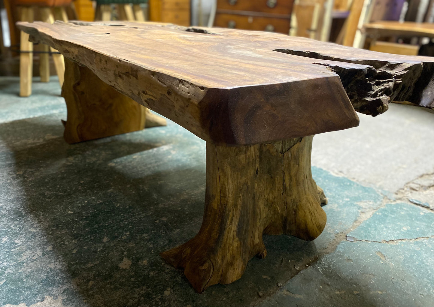 Root wood coffee table (2 legs)