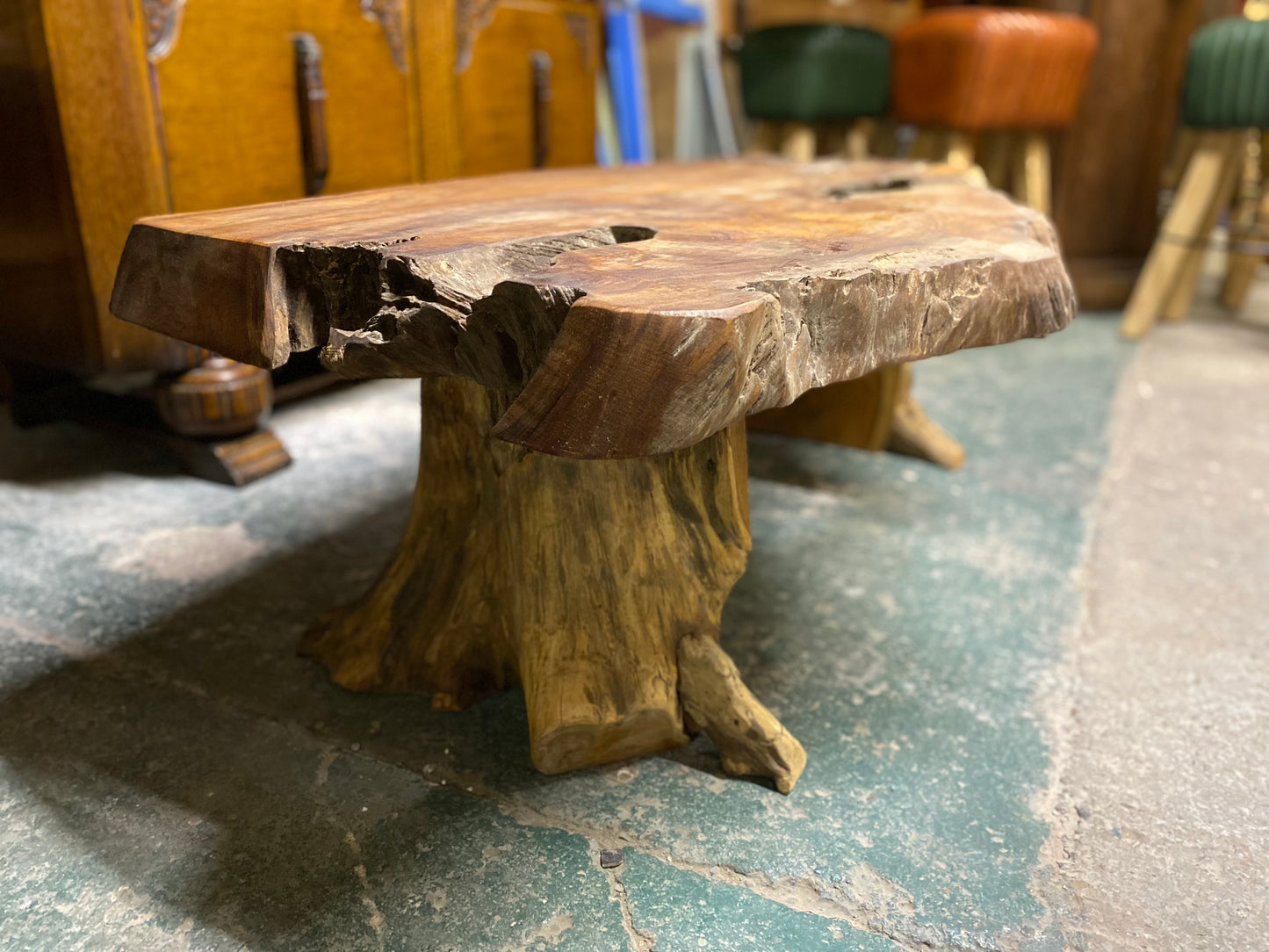 Root wood coffee table (2 legs)