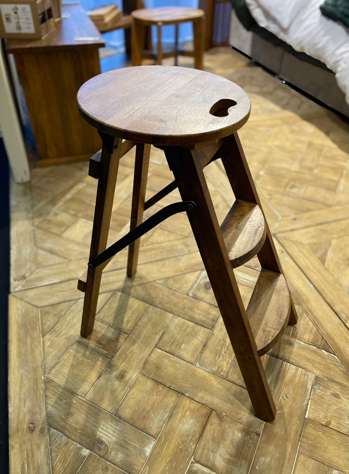 Mango wood stepladder bar stool