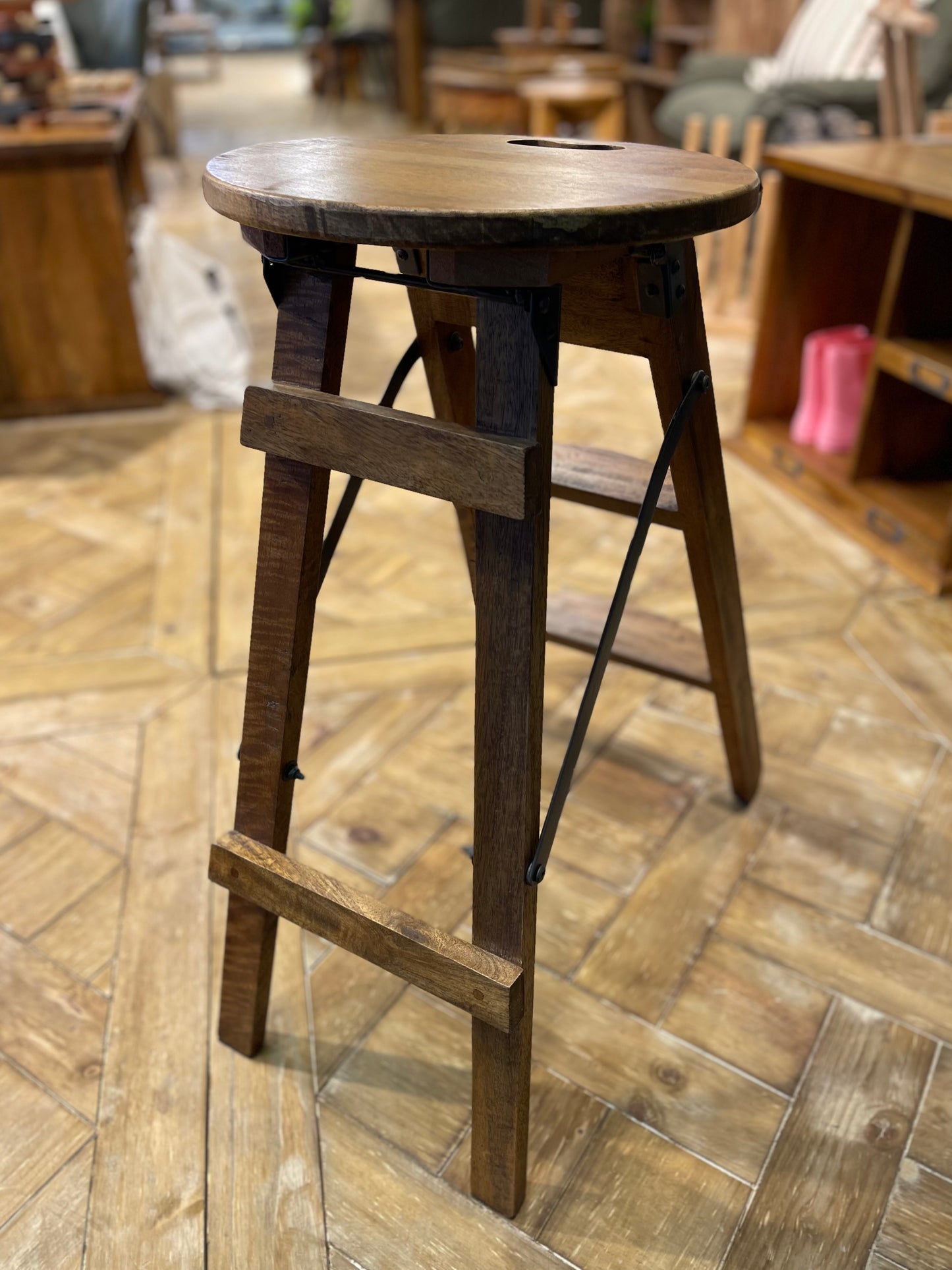 Mango wood stepladder bar stool