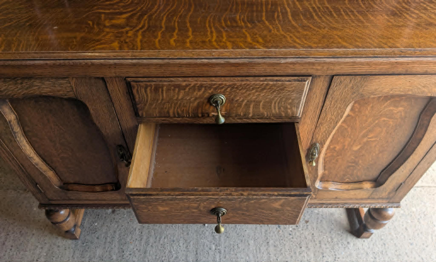 Vintage Oak Dresser / Brass Handles / 3 Drawers / 2 Cabinets