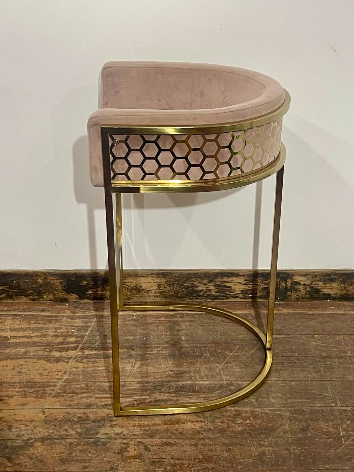 Round Black Pedestal Table & 4 Pink Velvet Gold Frame Bar Stools Set
