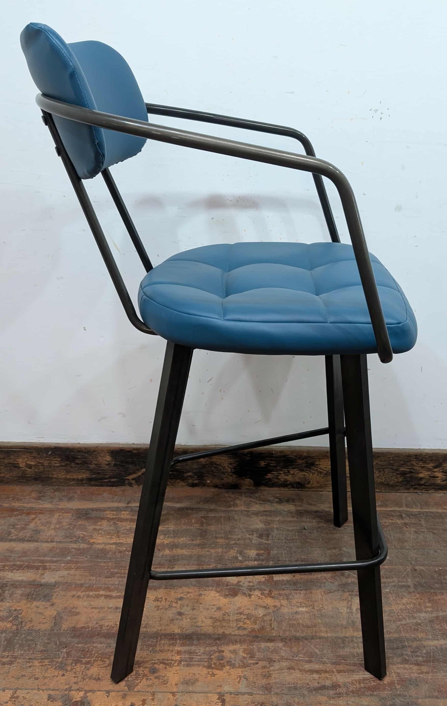 Set of 4 mixed colour bar stools (2 teal, 2 orange) for cafe / pub / restaurant