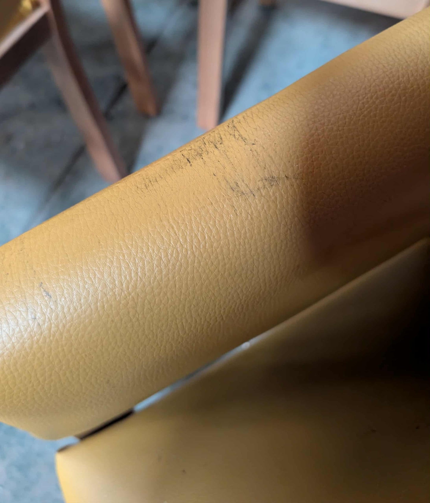 Set of 6 mixed colour faux-leather tub chairs for cafe / pub / restaurant