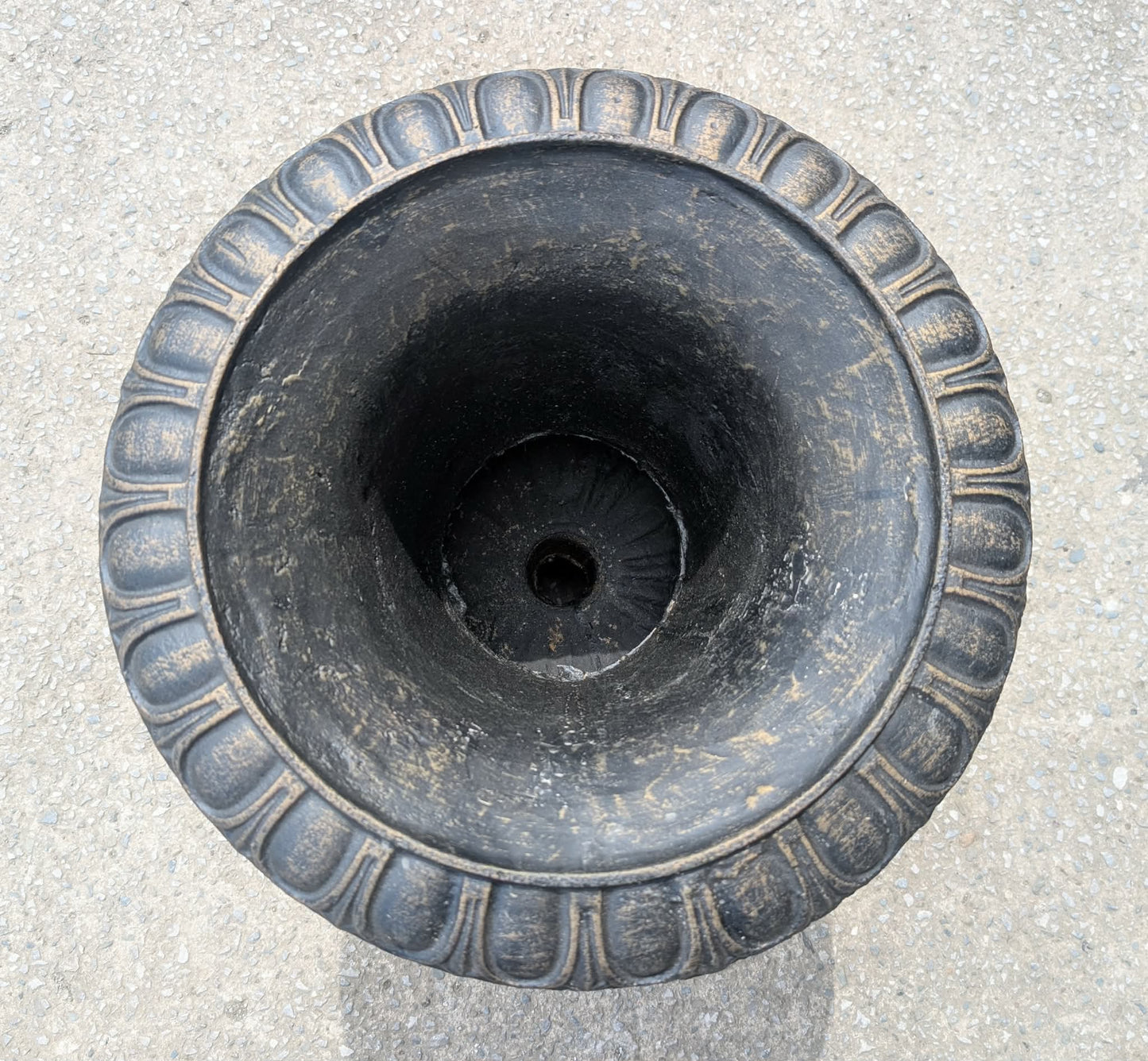 Share Medium Sized Cast Iron Urn / Planter / Garden Ornament