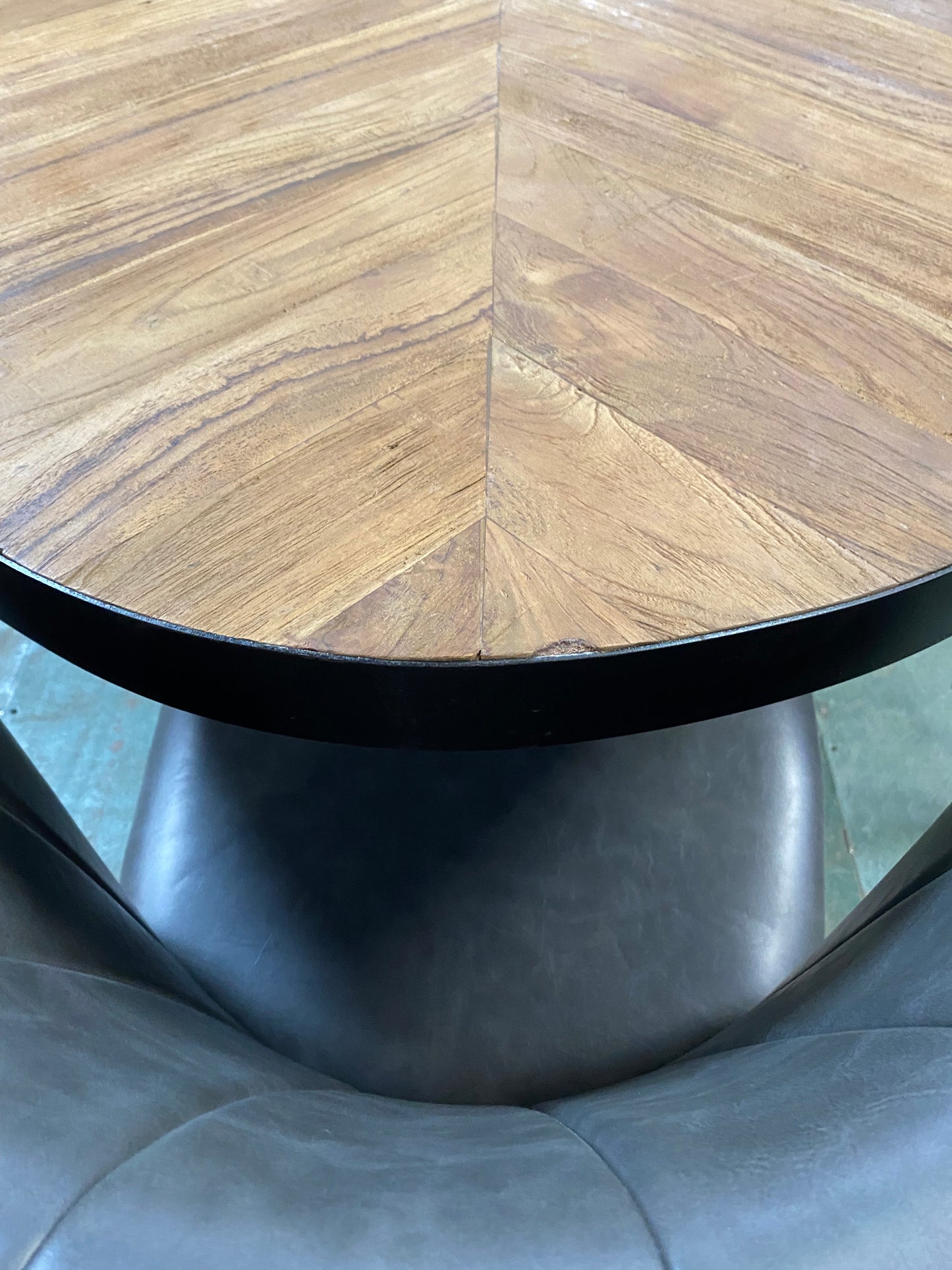 Oban oval dining table