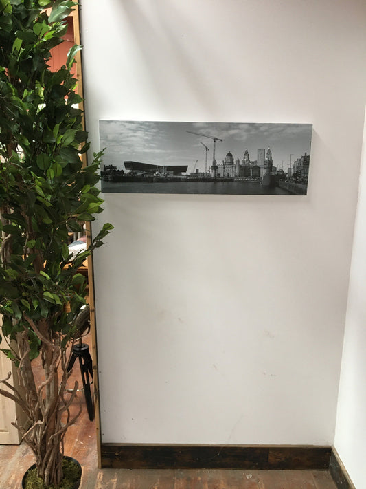 LARGE BLACK AND WHITE PICTURE OF LIVERPOOL PIER HEAD - Browsers Emporium